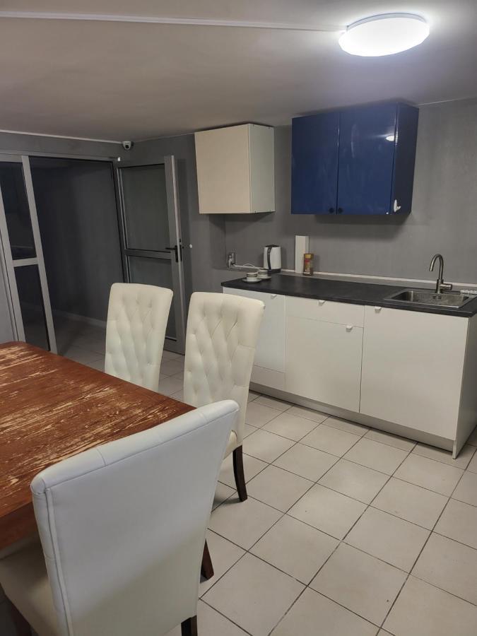 Rooms4Rest Wiertnicza - Private Rooms For Tourists - Atr Consulting Sp, Z O,O, Warszawa Eksteriør bilde